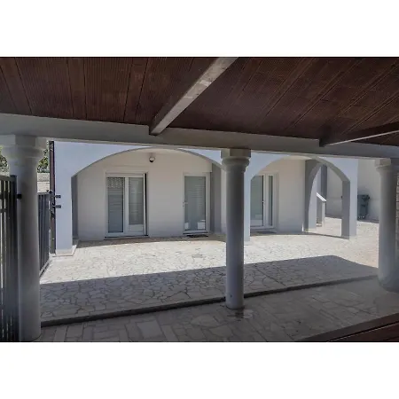Sara Apartment Vinkuran